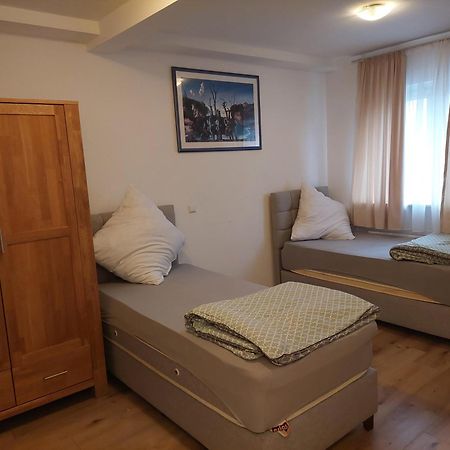 Hotel Bruchsaler Herz Bagian luar foto