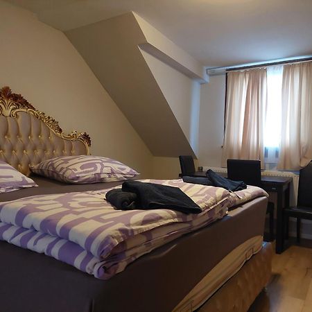 Hotel Bruchsaler Herz Bagian luar foto