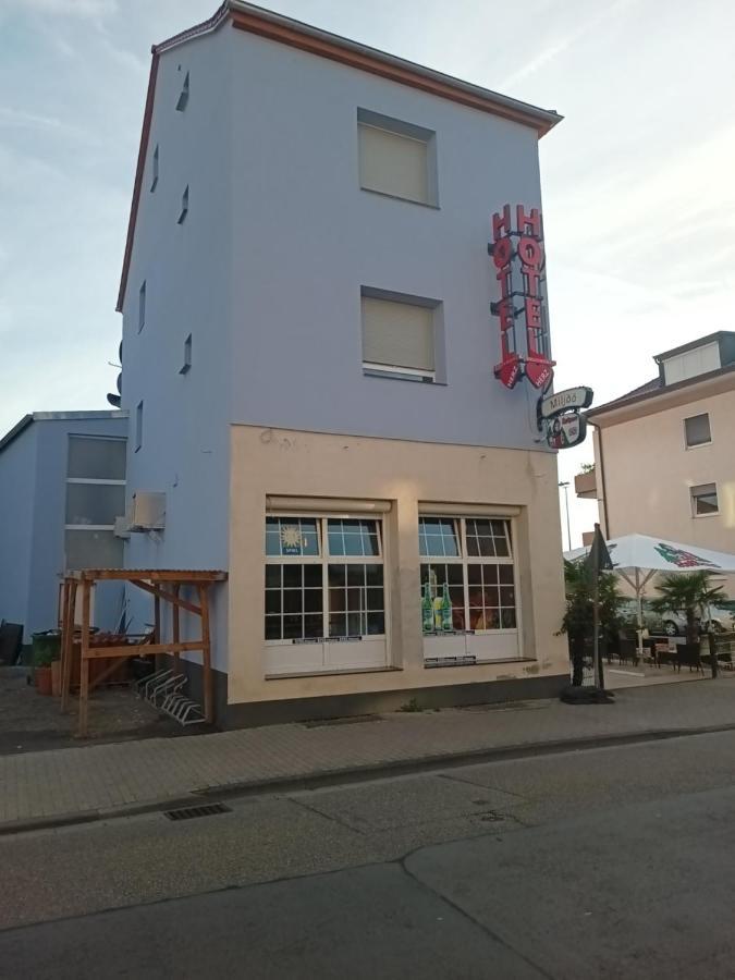 Hotel Bruchsaler Herz Bagian luar foto