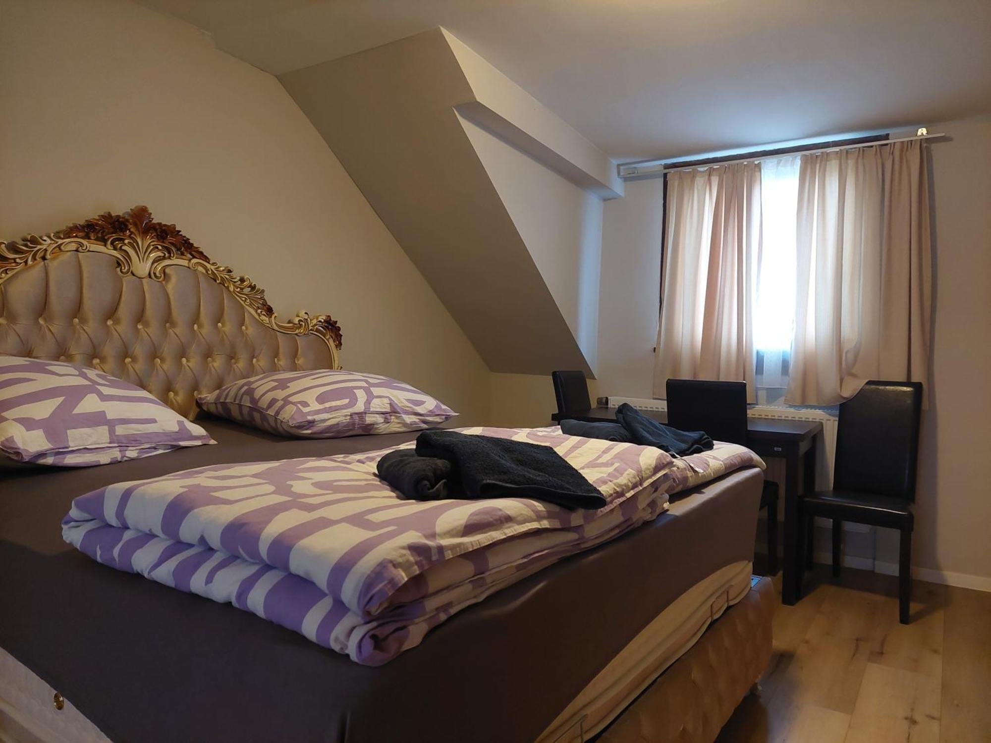 Hotel Bruchsaler Herz Bagian luar foto